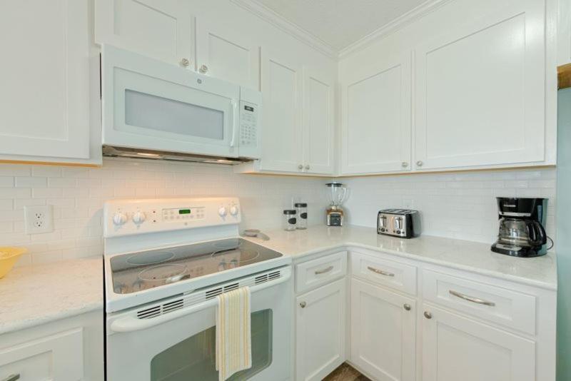 Sandy Dunes Oceanfront Condo - Just Renovated June 2020 默特尔比奇 外观 照片